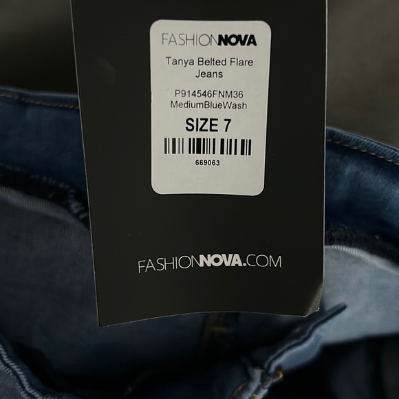 Fashion Nova Tanya Belted Flare High Waisted Jeans, Size 7 M, NWT - Picture 5 of 5